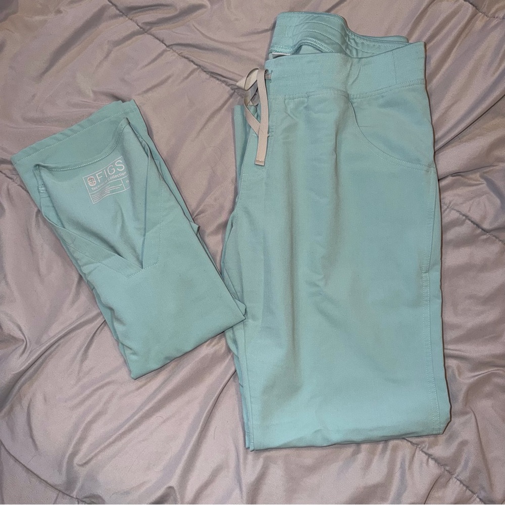 Figs Women’s Sea Glass scrub set